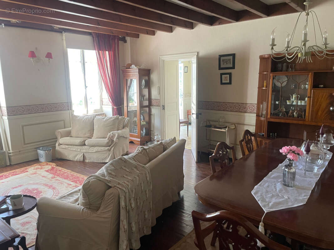 Maison à LA JARRIE-AUDOUIN