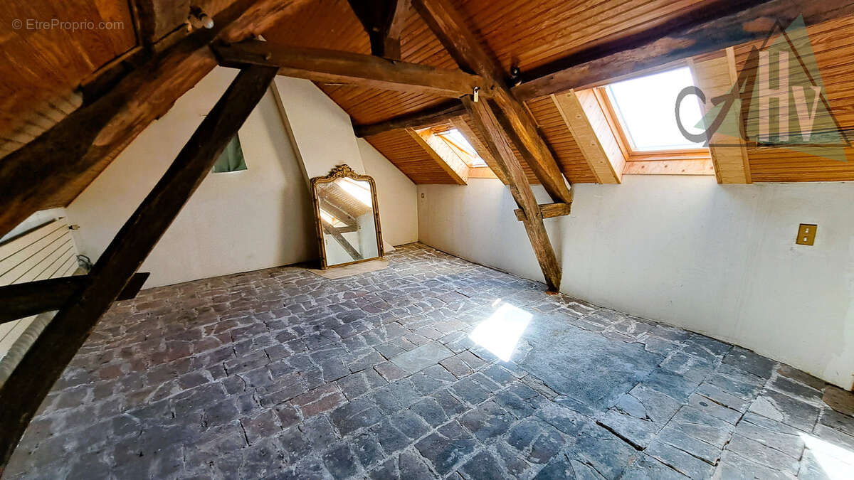 Pont sur Yonne (89) - Maison de 85 m2 avec 3 chambres, petit jardin et belle grange. - photo 12