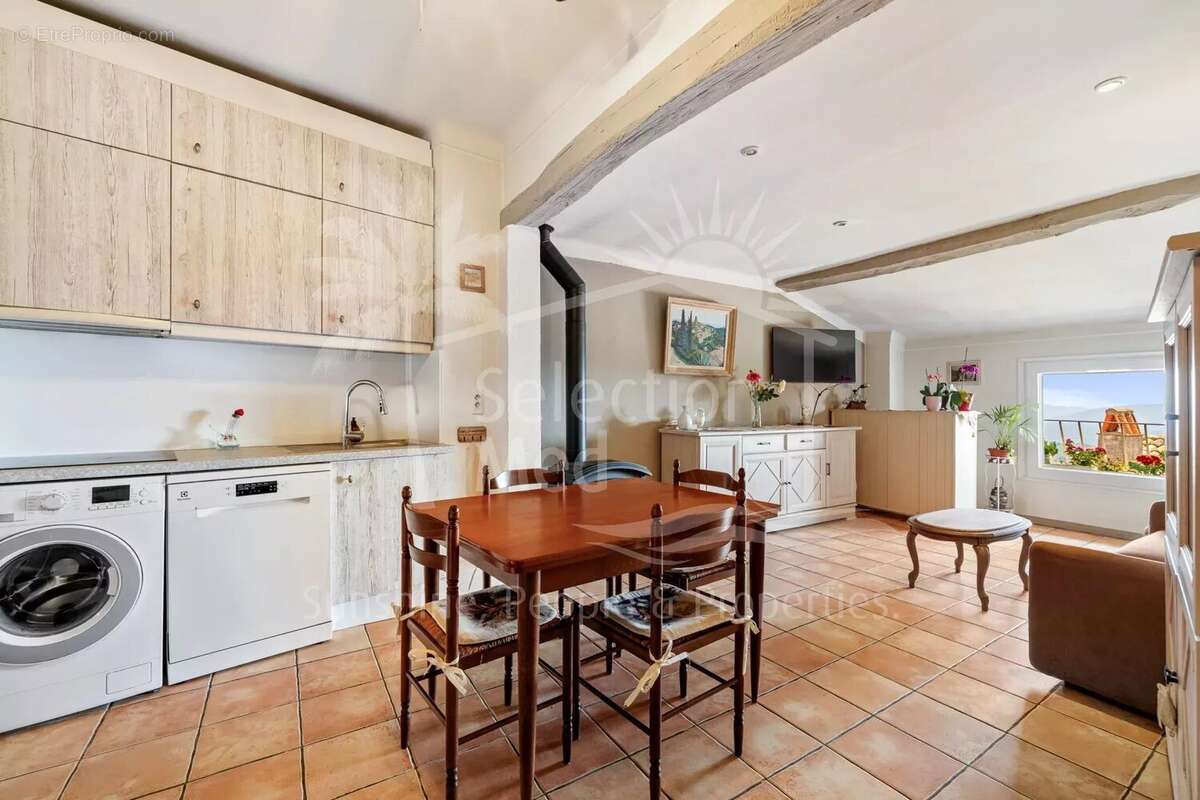 Appartement à CHATEAUNEUF-GRASSE