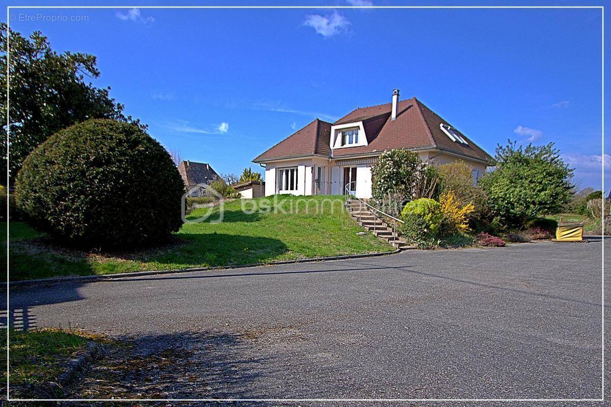 Maison familiale avec fort potentiel – 140 m² + sous-sol complet sur 2000 m² de terrain - photo 1