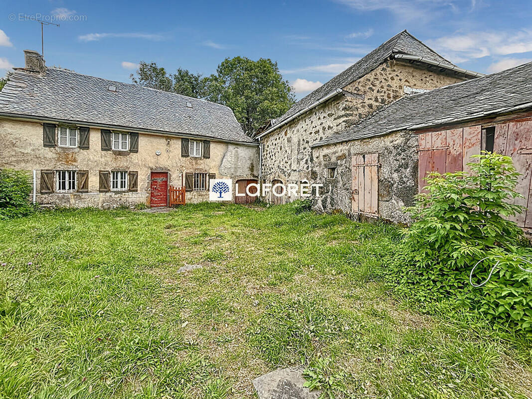 Maison à SAINTE-GENEVIEVE-SUR-ARGENCE