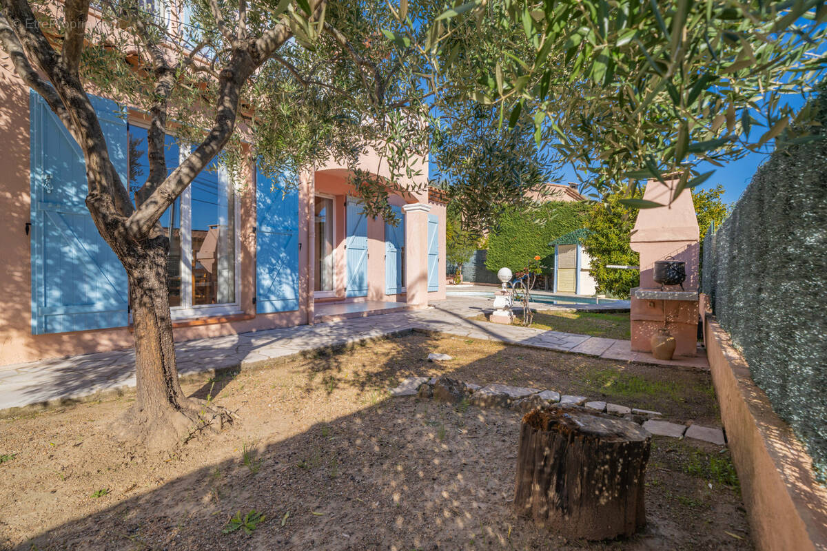 Maison à MANDELIEU-LA-NAPOULE