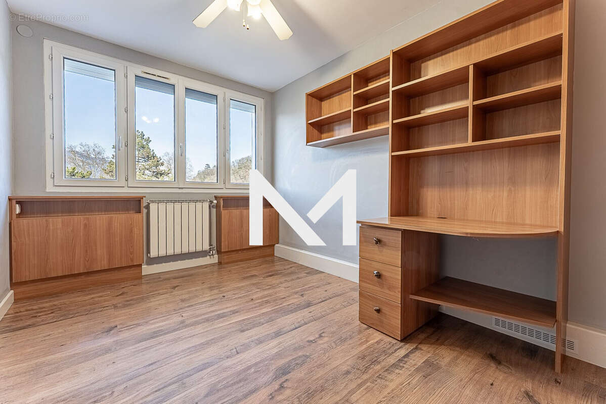 Appartement à SAINT-MARTIN-D'HERES