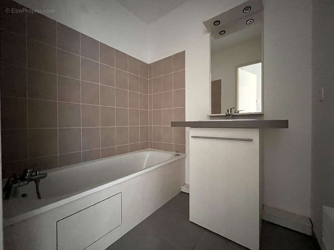 Saint-simon - spacieux t2 de 41,60m² avec balcon et 2 places de parkings - photo 13