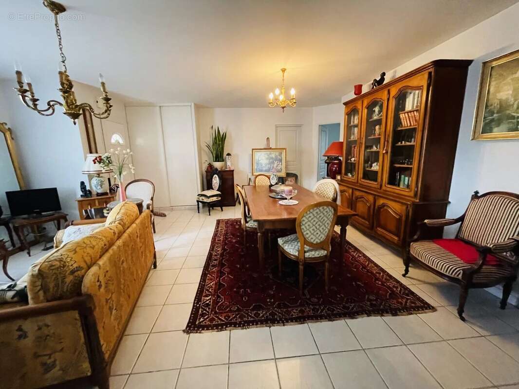 Maison à BARBEZIEUX-SAINT-HILAIRE