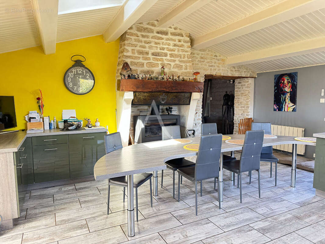 Maison à VOUILLE-LES-MARAIS