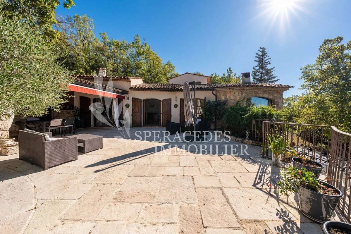 Maison à SAINT-CEZAIRE-SUR-SIAGNE