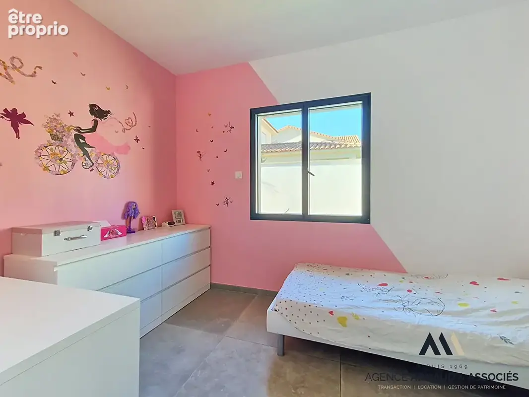 Saint-cyr-sur-mer - superbe maison contemporaine de plain-pied de 132 m² avec piscine - photo 11