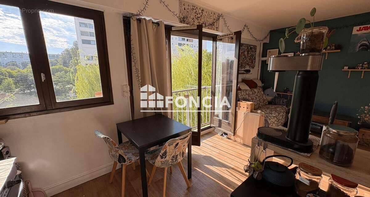 Appartement à FRESNES