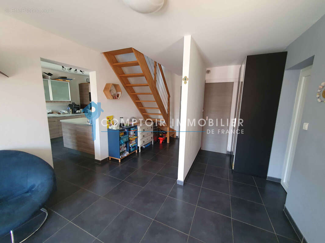 Maison à LAUDUN-L'ARDOISE