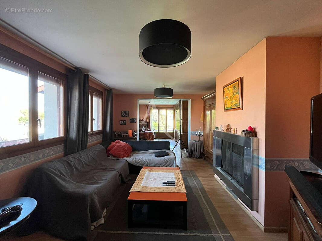 Grande maison de 195m² avec 3 chambres sur la commune de Couffouleux ! - photo 3