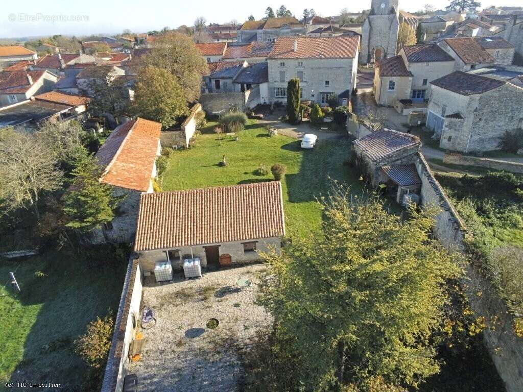 Magnifique Maison de Village 8 Minutes d'Aigre - photo 4