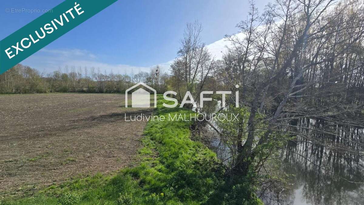 Photo 2 - Terrain à SAINT-SEVERIN