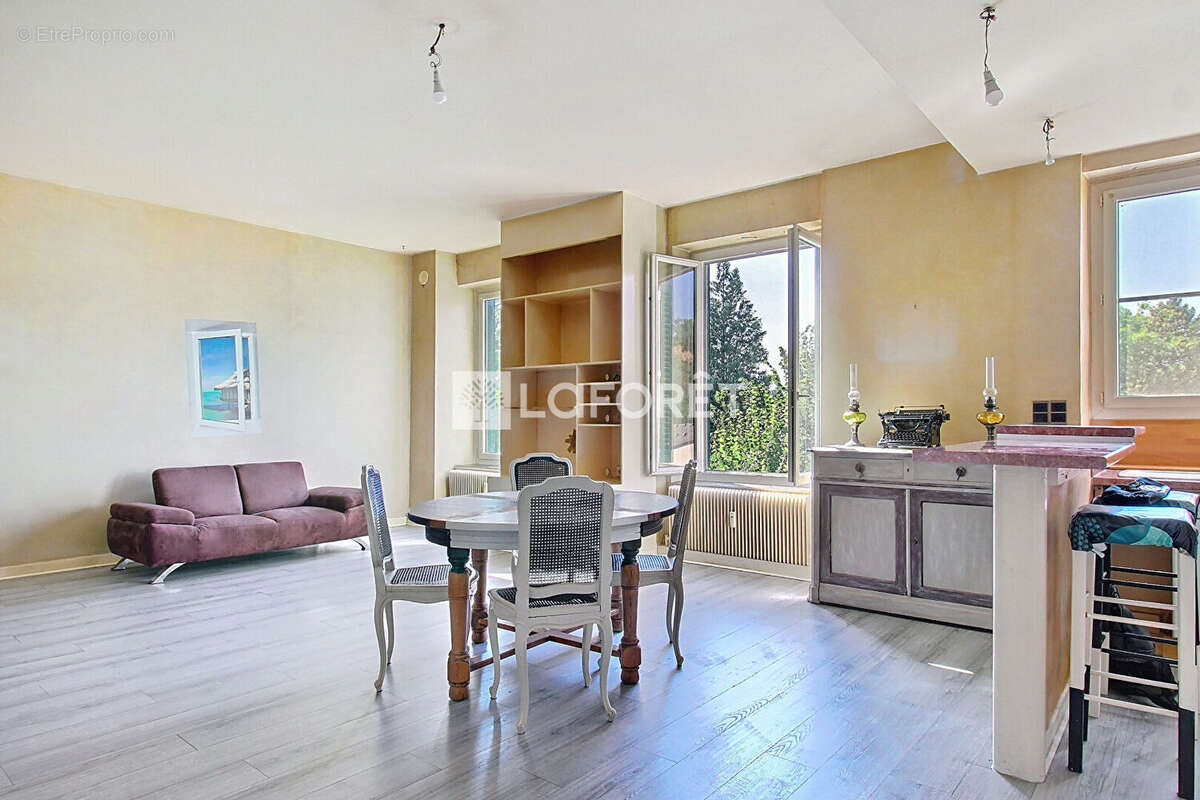 Appartement à NEUVILLE-SUR-SAONE