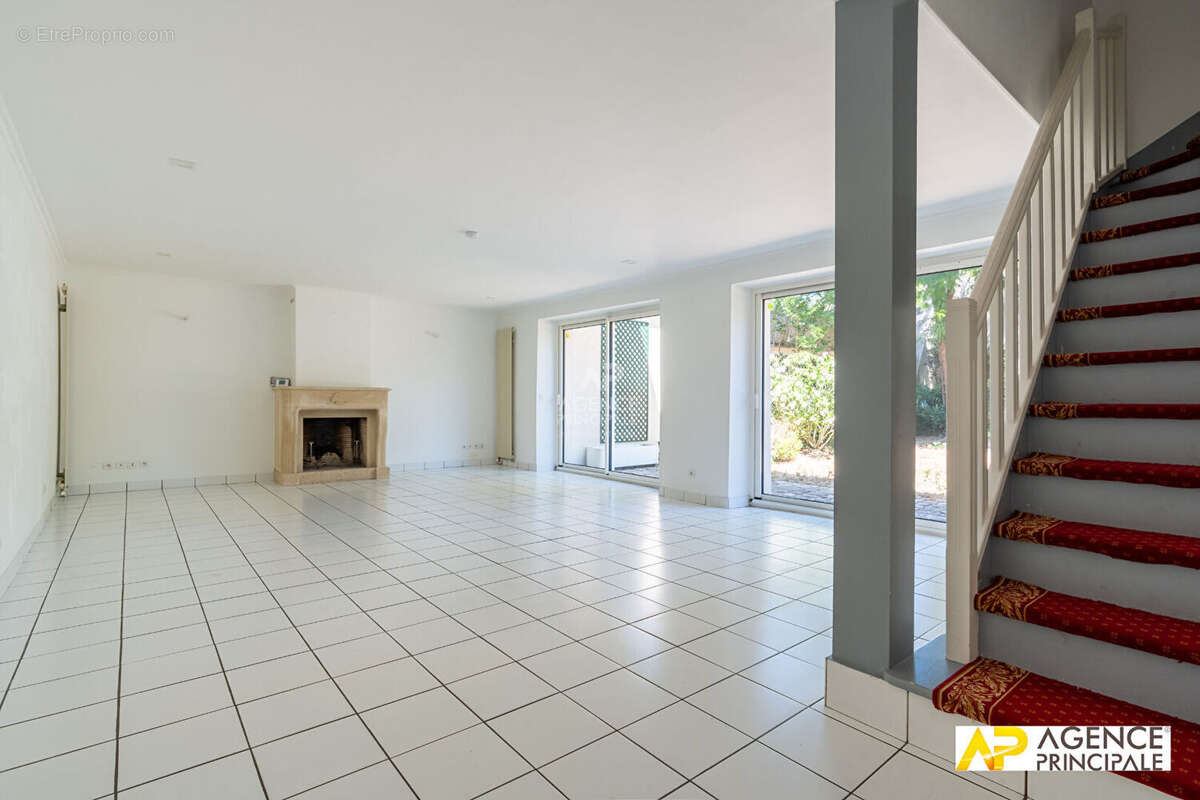Maison Le Mesnil Le Roi 8 pièce(s) 145 m2 - photo 6