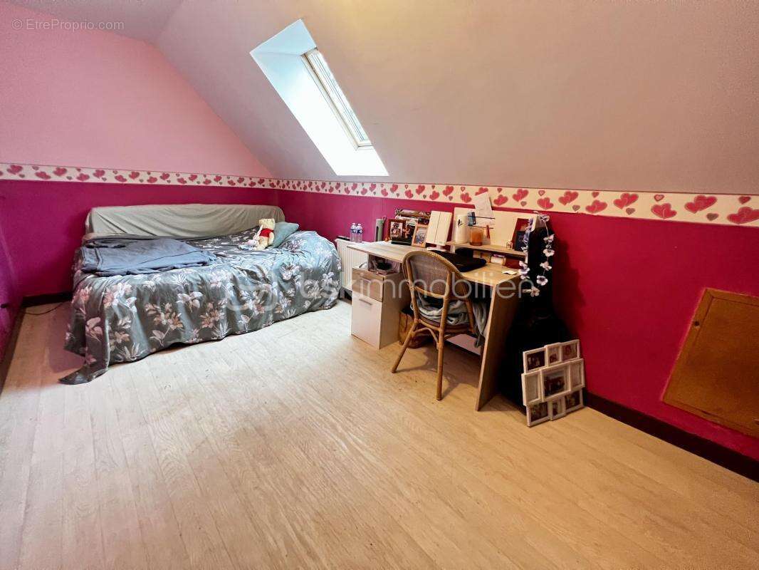 Maison familiale sur Coulommiers même : De très beau volumes Un bien rare sur ce prix là avec Beaucoup de potentiel !! - photo 15