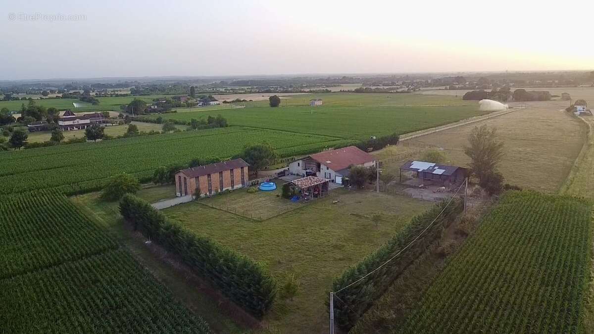 Maison 300 m² à Virazeil  - photo 2