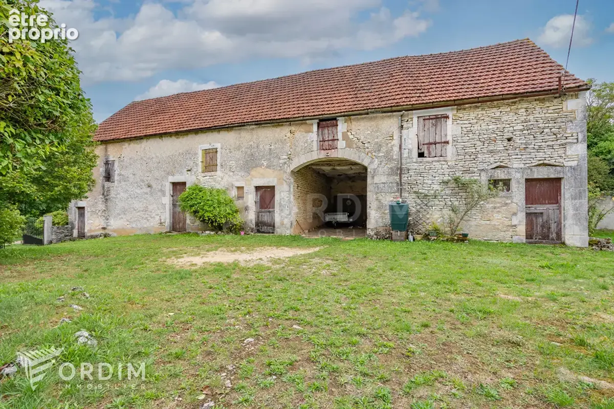 Maison à SOUGERES-EN-PUISAYE
