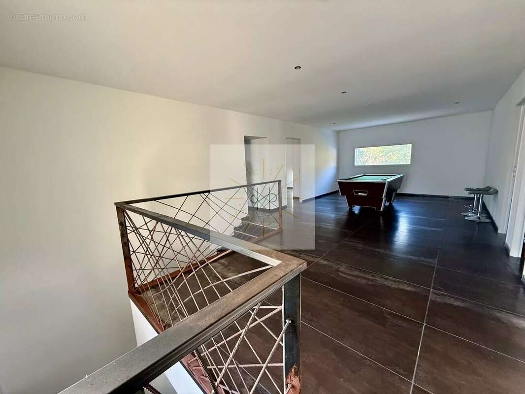 Maison à MONTELIMAR