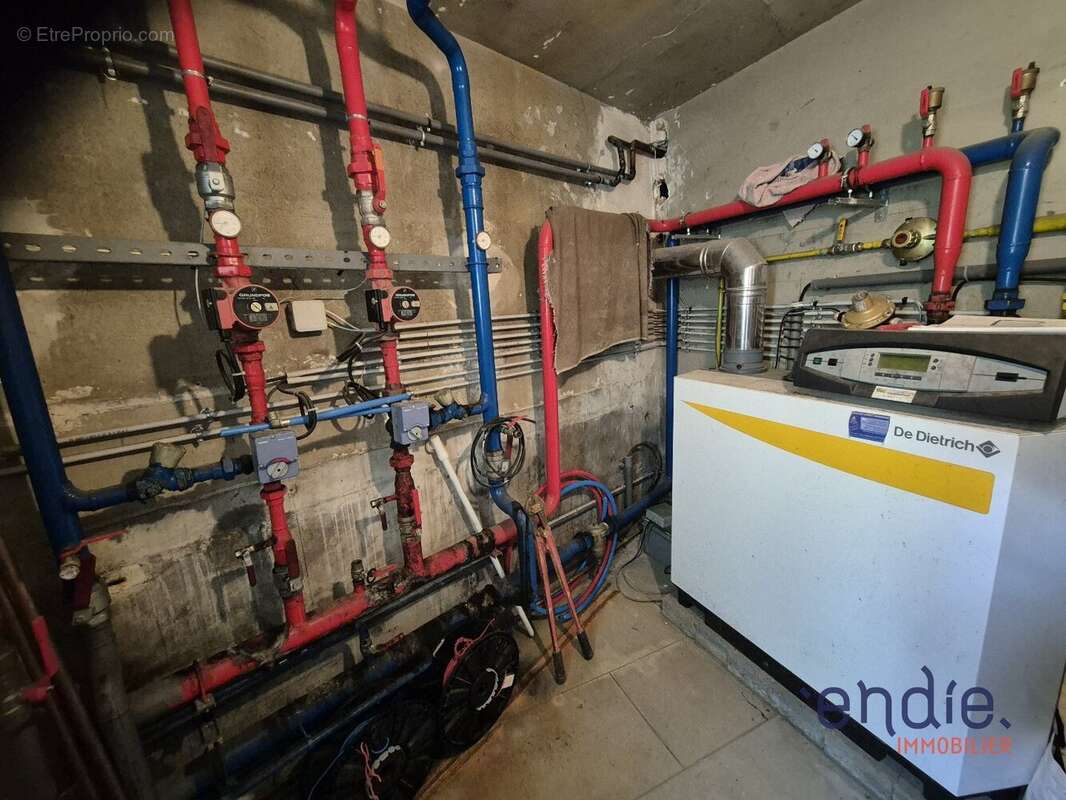 CHATEAU NEOGOTHIQUE 30 pièces,16 Chambres 5,7 ha!!! - photo 37