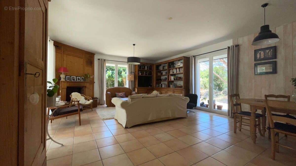 Maison 5 chambres avec studio indépendant, piscine, carport... - photo 4