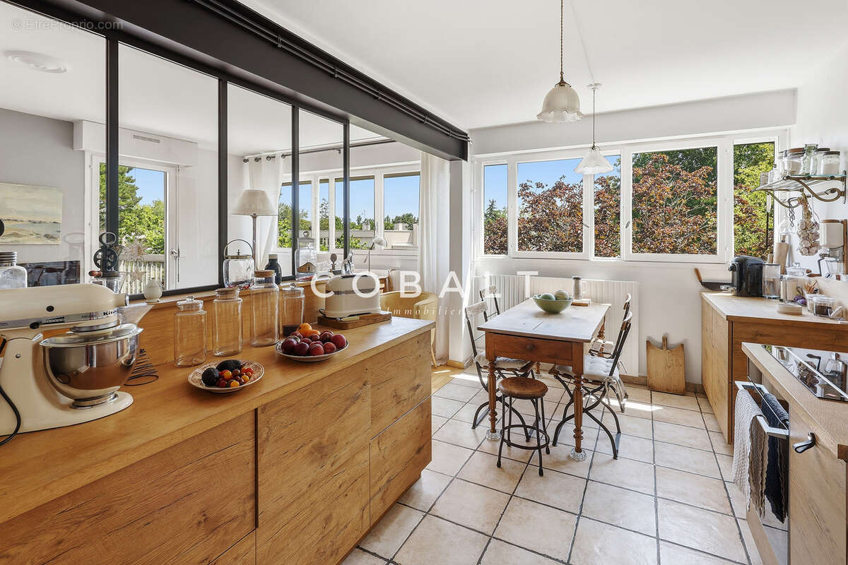 Dernier étage avec terrasse plein sud : un bel appartement familial aux prestations soignées - photo 4