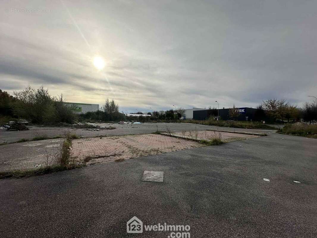 A découvrir rapidement - Terrain à CHAMBRY