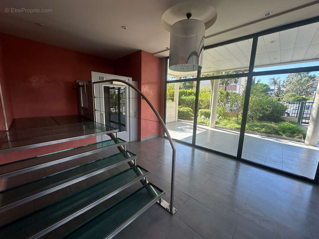 Appartement à SAINT-LAURENT-DU-VAR