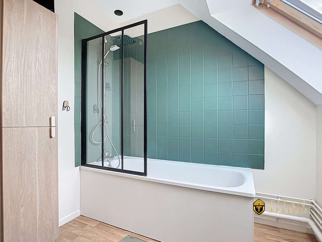 Maison semi-individuelle, 3 chambres, jardin exposé sud-ouest, buanderie, garage à Cappelle la grande (59190) - Maison à CAPPELLE-LA-GRANDE