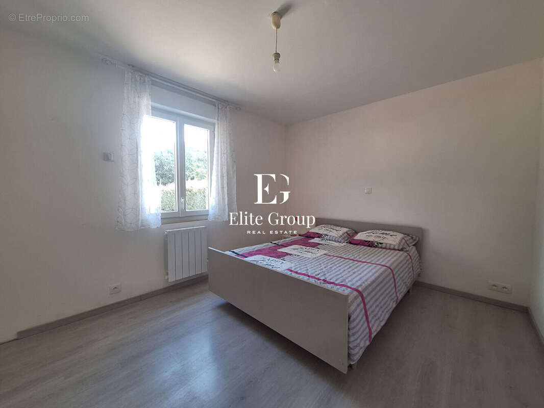 A vendre maison de 107 m² 5 pièces à Chazelles - photo 11