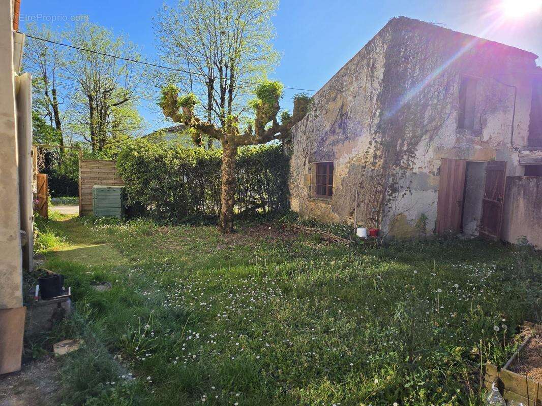 Maison à NOAILLAN