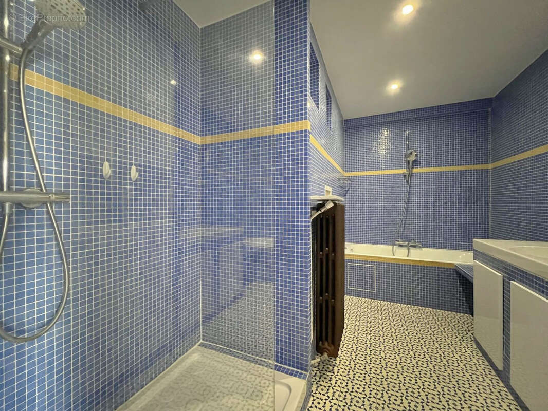 Appartement à COURBEVOIE