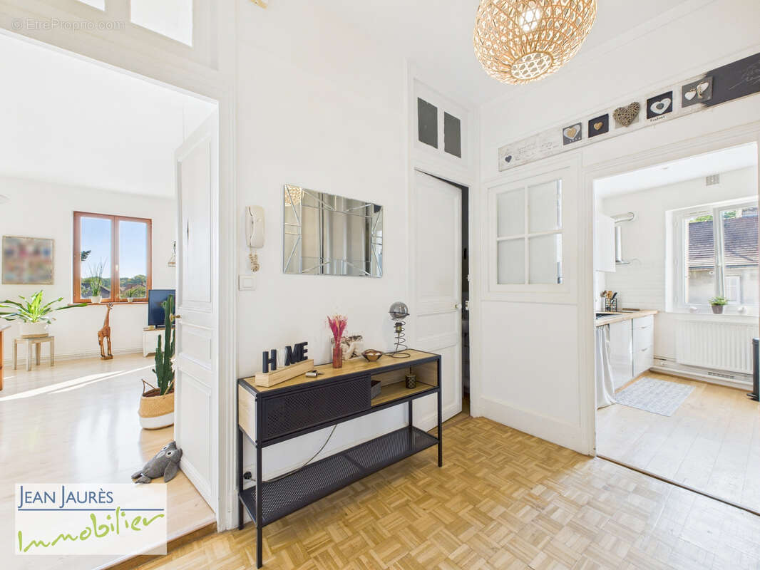 Appartement à SAINT-JULIEN-LES-VILLAS