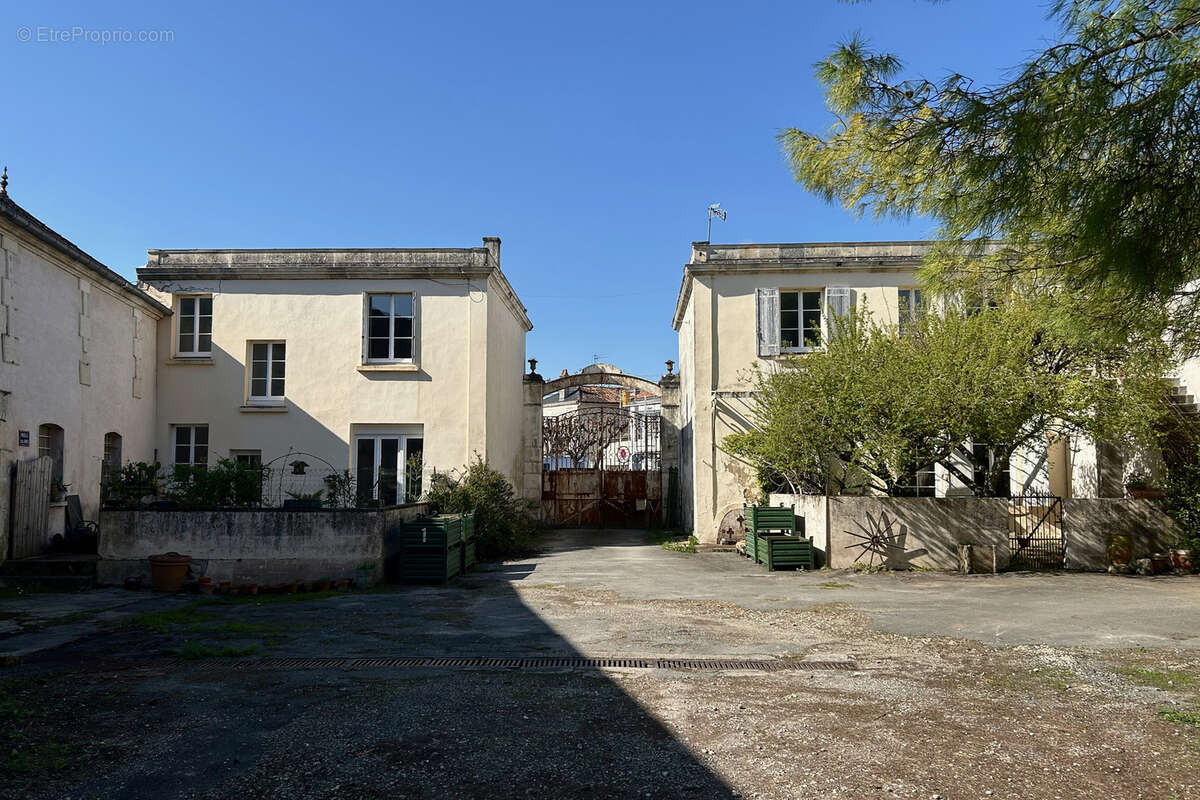 Maison à SAINT-JEAN-D'ANGELY