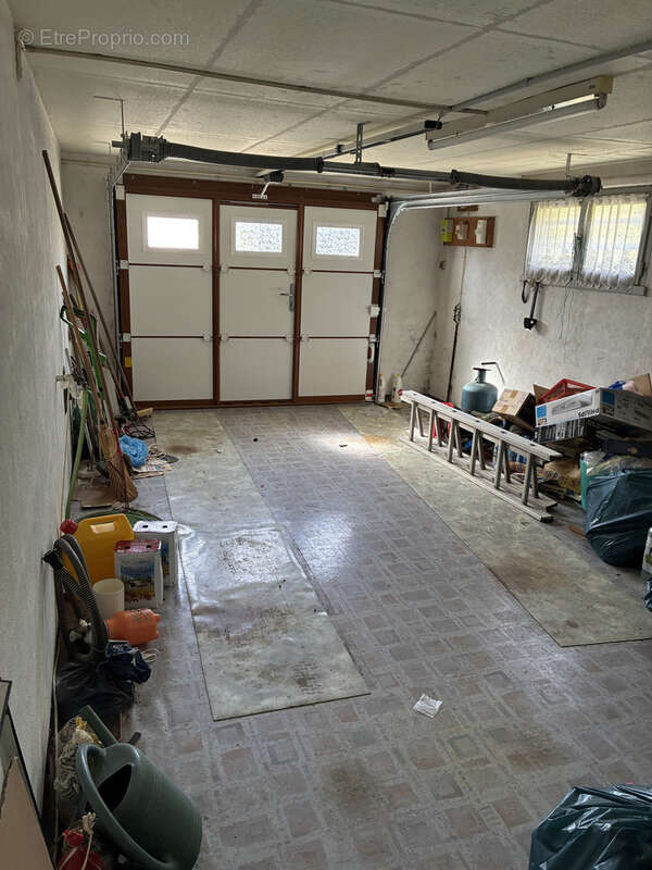 Pavillon à rénover entièrement, élevé sur sous-sol complet - photo 11