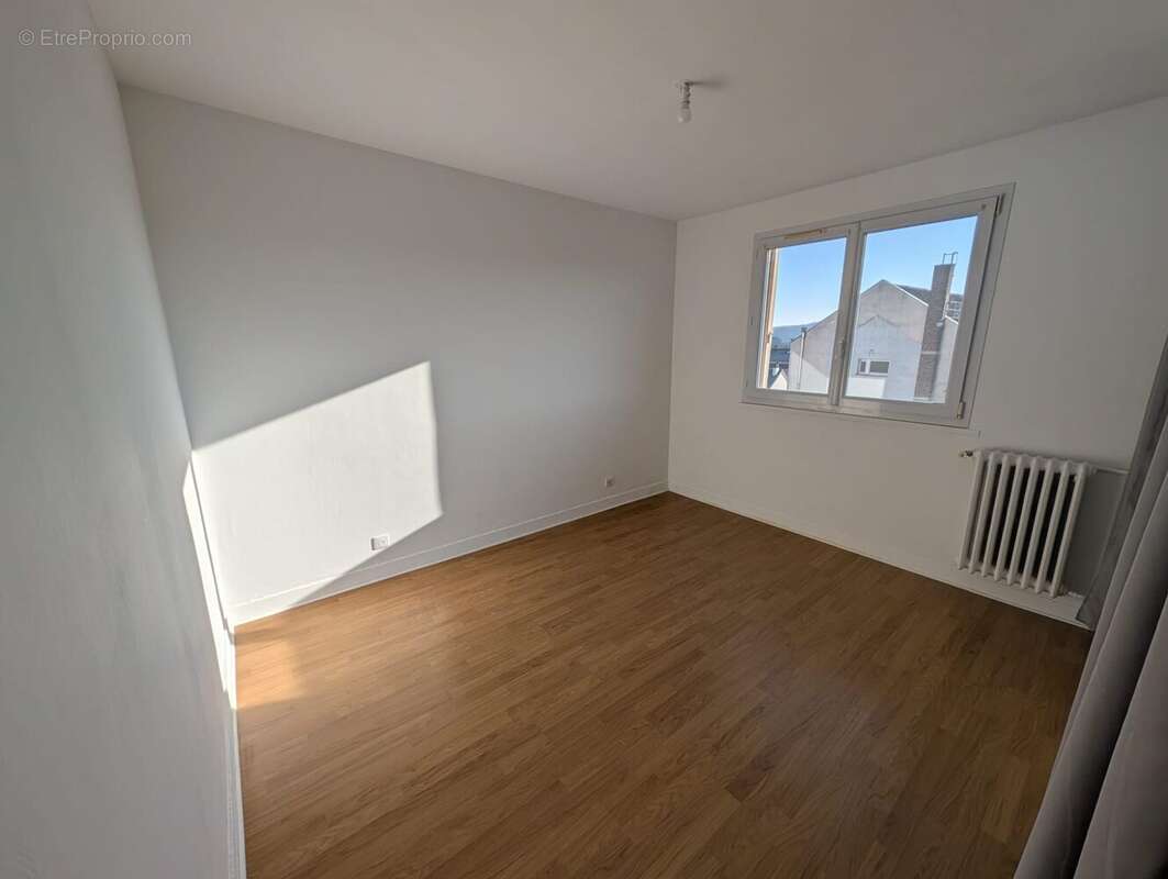 Appartement à LES CLAYES-SOUS-BOIS