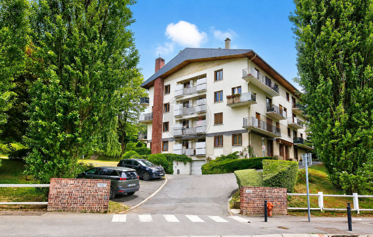 Appartement à MAREIL-MARLY