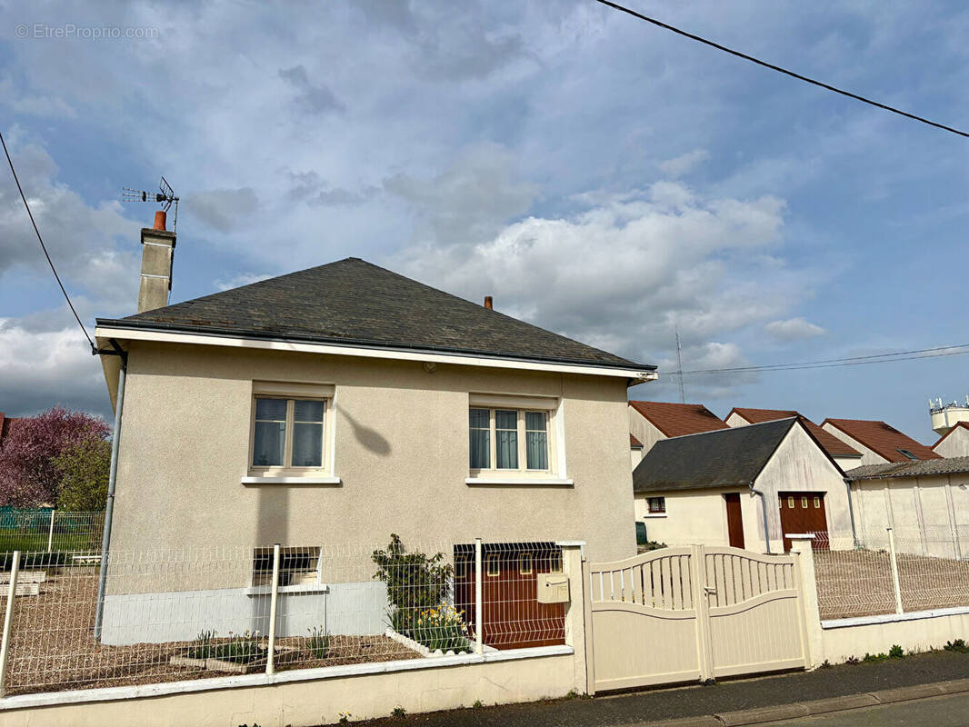 Maison à LA CHAUSSEE-SAINT-VICTOR