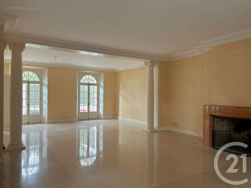 Maison à SAINT-MAUR-DES-FOSSES