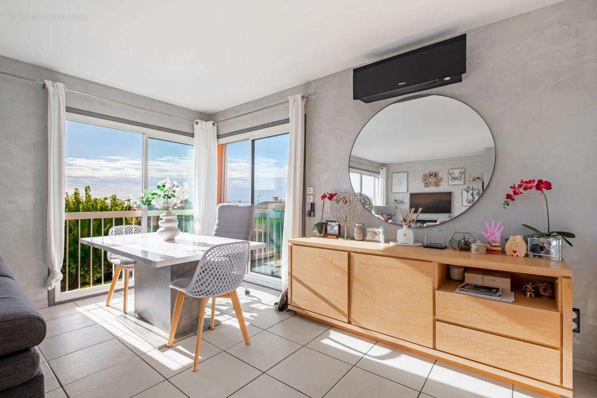 Appartement à SAINT-LAURENT-DU-VAR