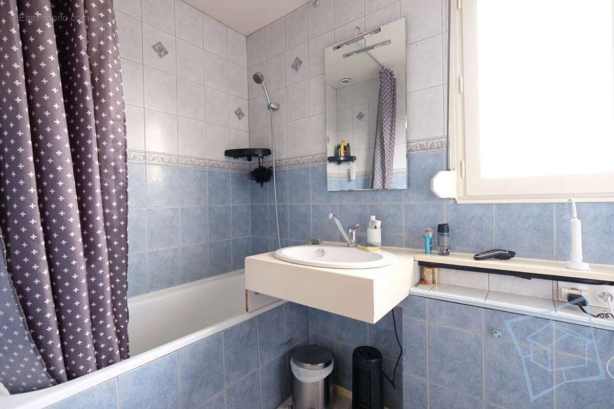 Maison à VOISINS-LE-BRETONNEUX