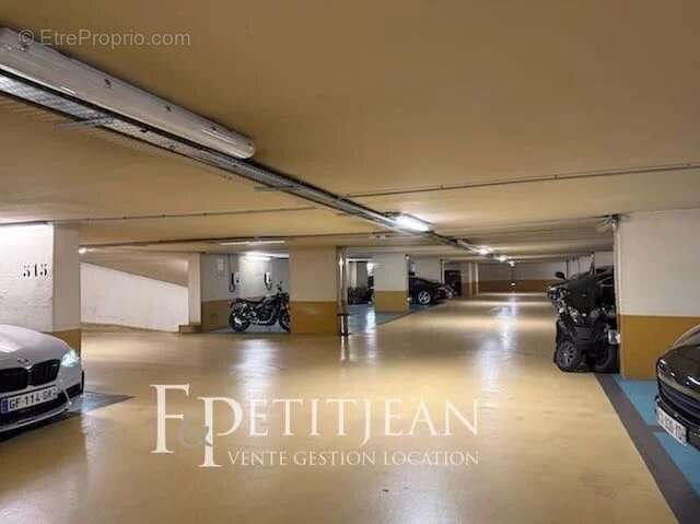Parking rue Magdebourg - photo 2