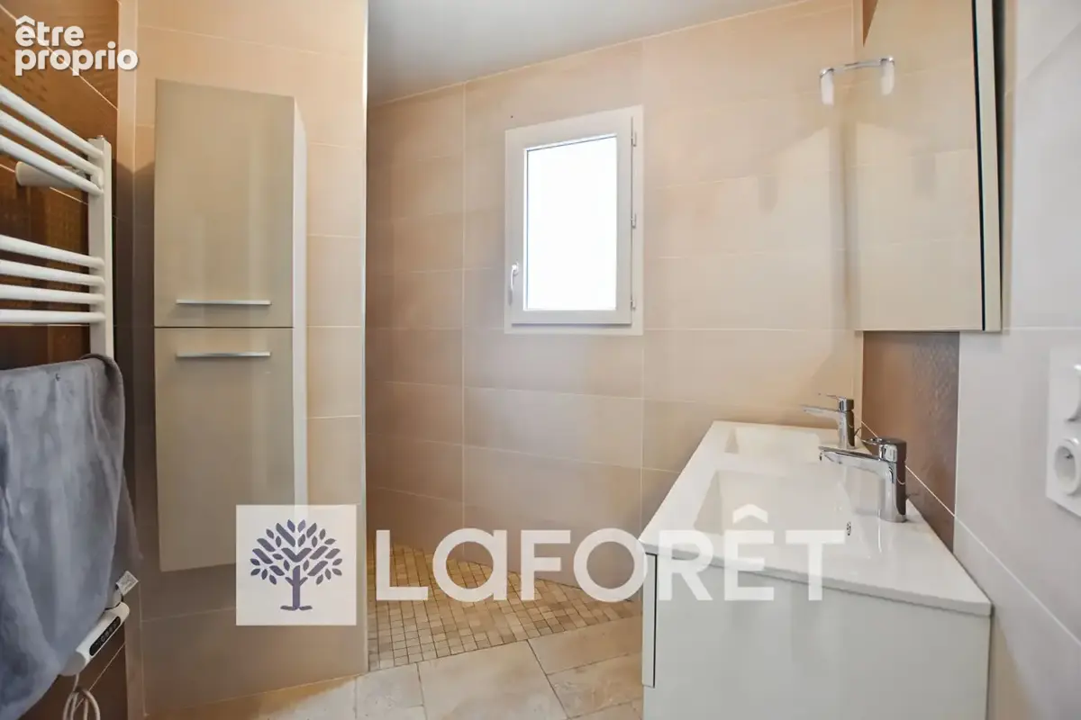 Maison  plain-pied  de 2015  à GEMOZAC (17260) 4 pièce(s) 103 m2 - photo 11
