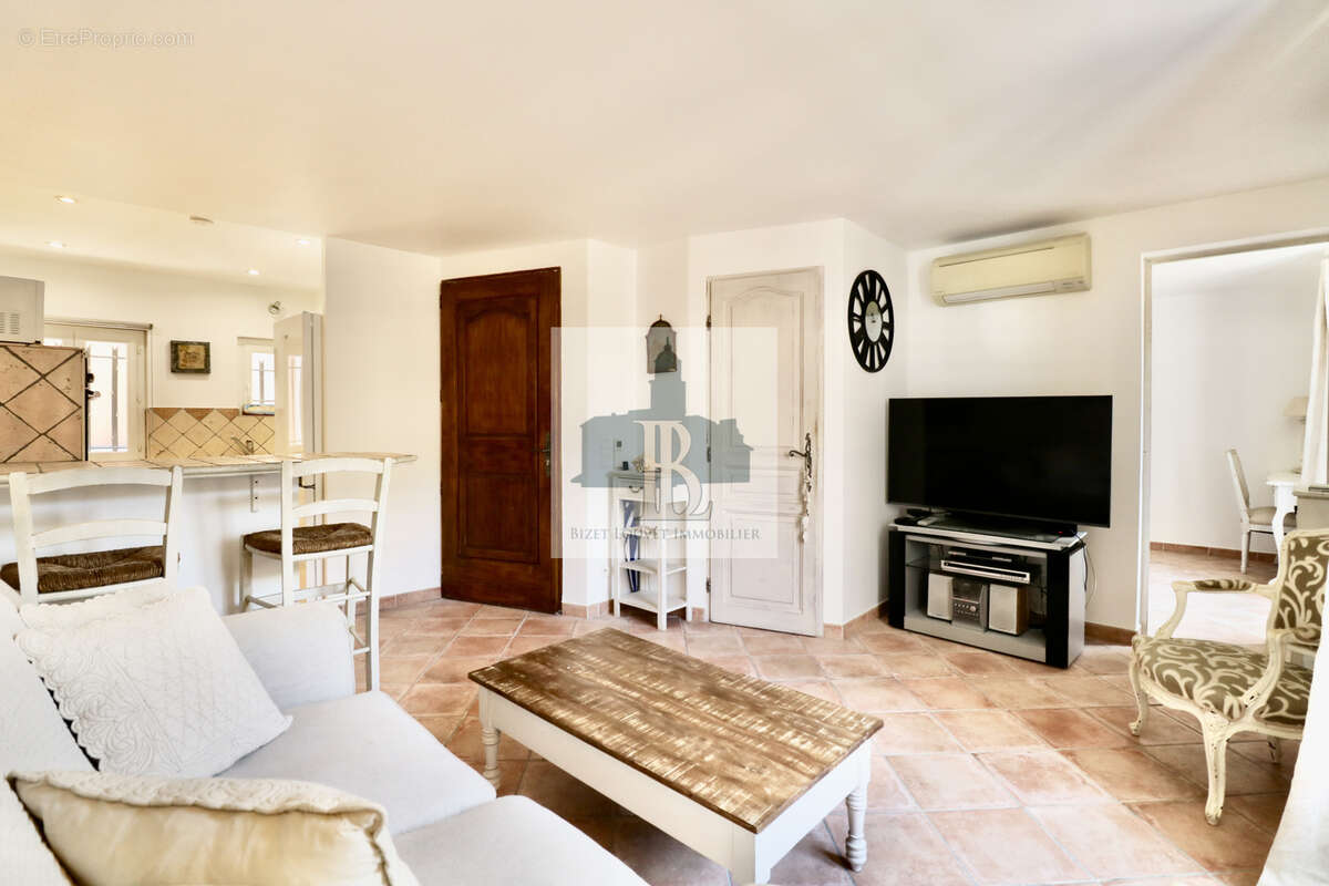 Exclusivité, Saint-Tropez, appartement au coeur du village - photo 2