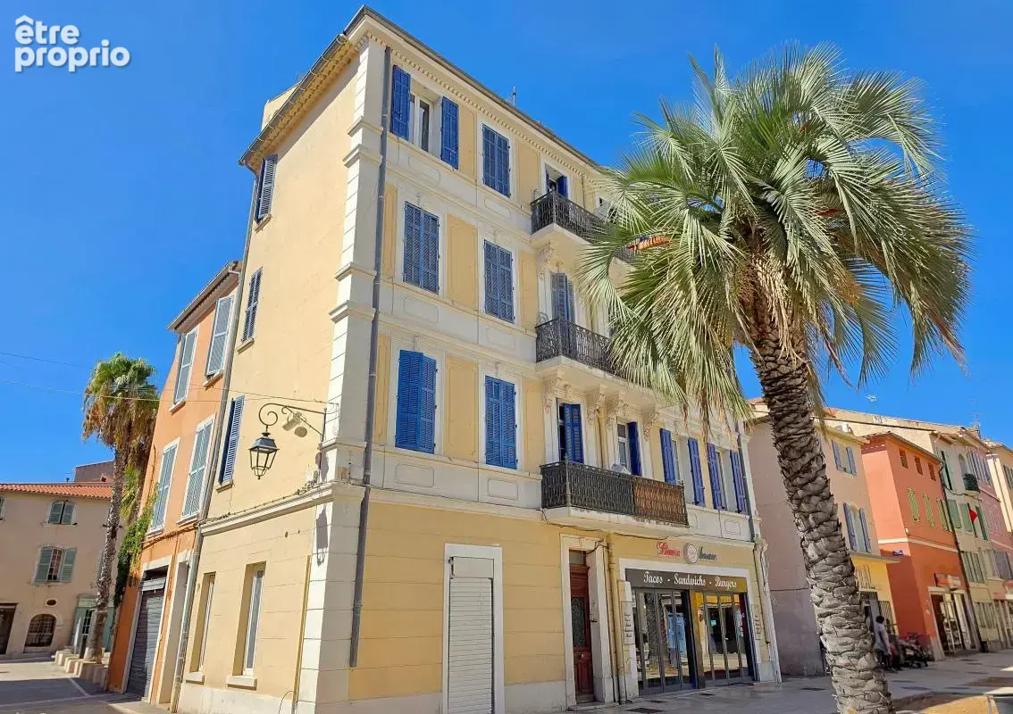 Appartement t2 rénové à vendre sur la place martel esprit à la seyne - photo 2