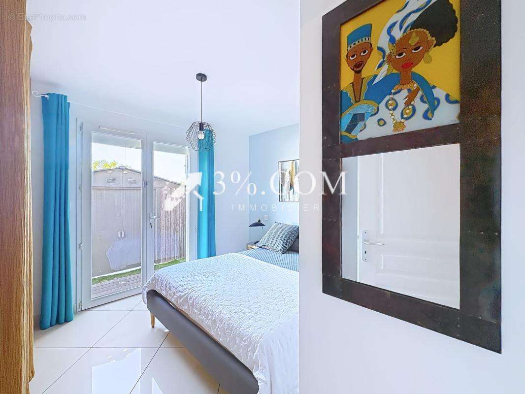 Maison de plain-pied avec piscine, jardin et vue dégagée sur - photo 19