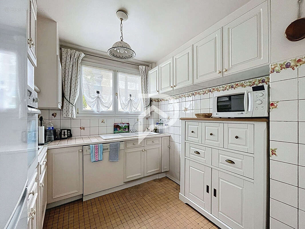 Appartement à COURBEVOIE