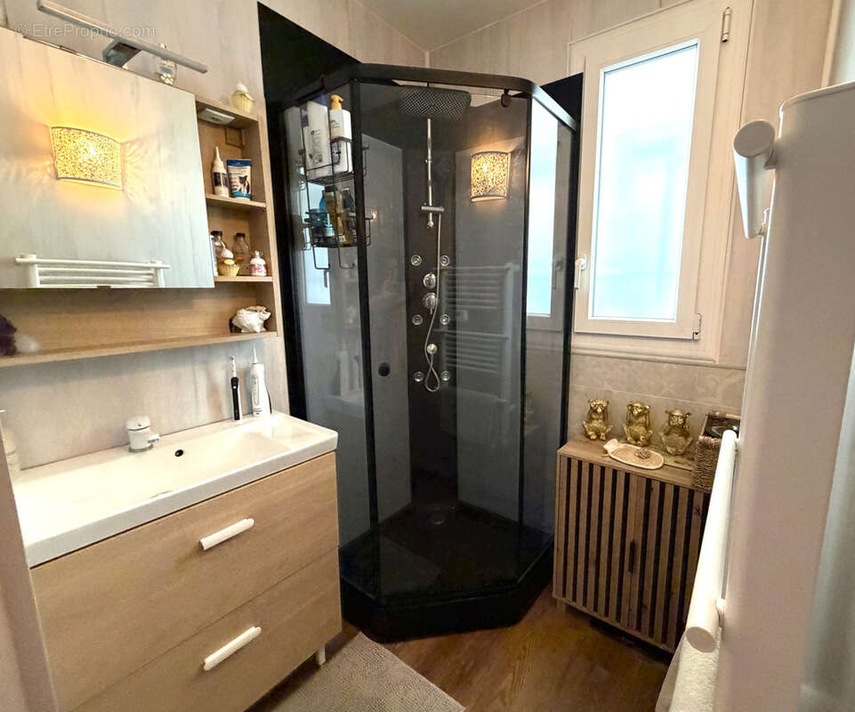 Vente villa Plain Pied entièrement rénovée + dépendance avec piscine et jacuzzi 66250 Saint Laurent de la Sala - photo 8