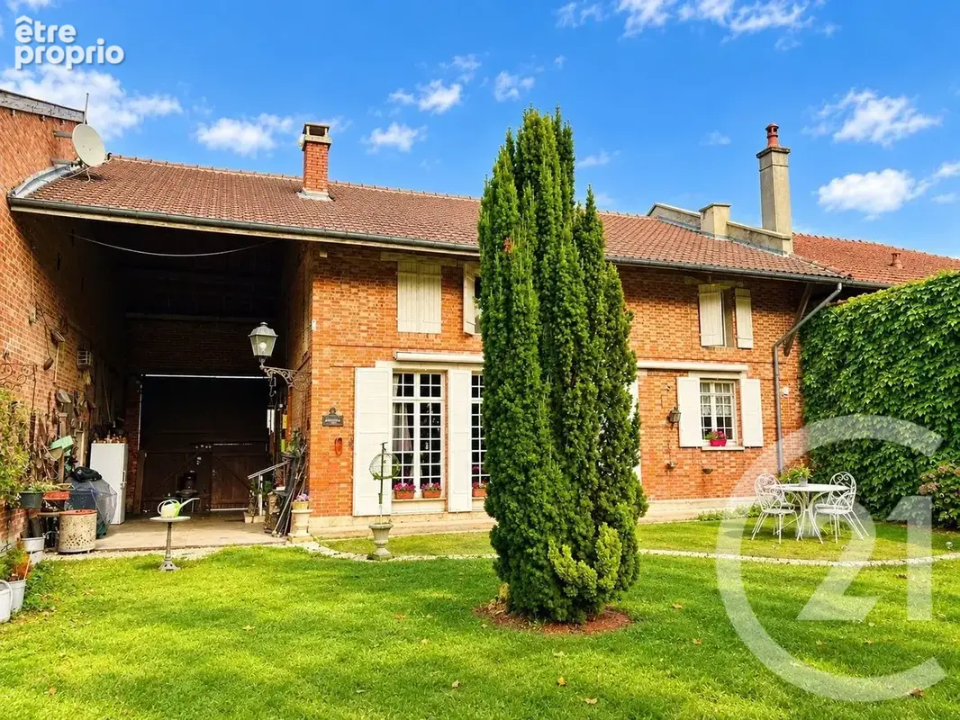 Maison 5 pièces 200 m² à vendre à Vitry-En-Perthois (51300) - photo 1