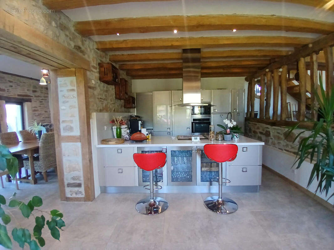 La cuisine - Maison à SAINT-SAUD-LACOUSSIERE